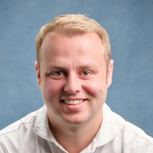 Na haartransplantatie, Roy De Vrije